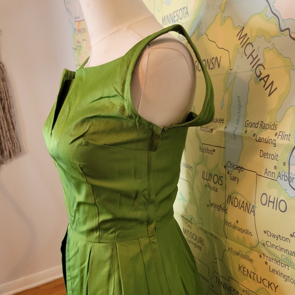 Elegant Green Evening Gown From The 1950s/1960s Hand Sewn - Picture 3 of 16